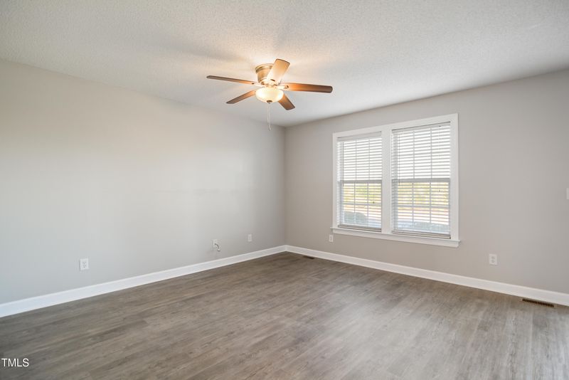 1609 Stroll Cir, Fuquay Varina, NC 27526