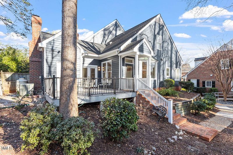 1609 Village Glenn Dr, Raleigh, NC 27612