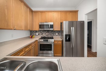161 Summit Oaks Ln, Holly Springs, NC 27540