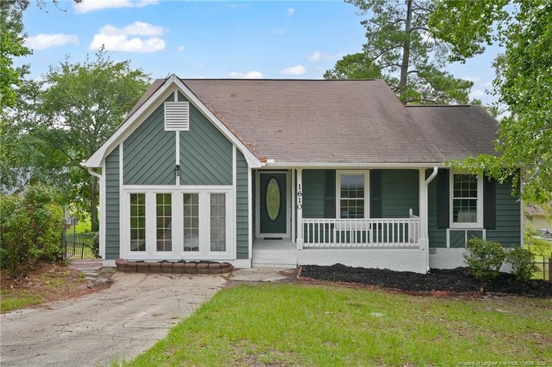 1610 Irwin Cir, Fayetteville, NC 28303
