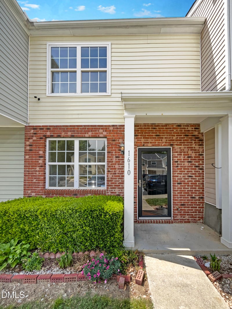 1610 Oxleymare Dr, Raleigh, NC 27610
