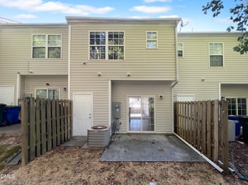 1610 Oxleymare Dr, Raleigh, NC 27610