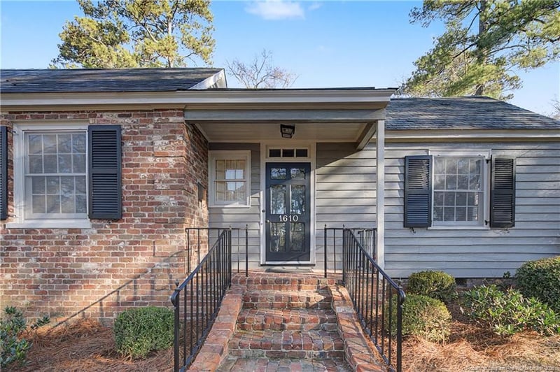 1610 Twin Oak Dr, Fayetteville, NC 28305