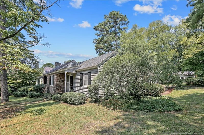 1610 Twin Oak Dr, Fayetteville, NC 28305