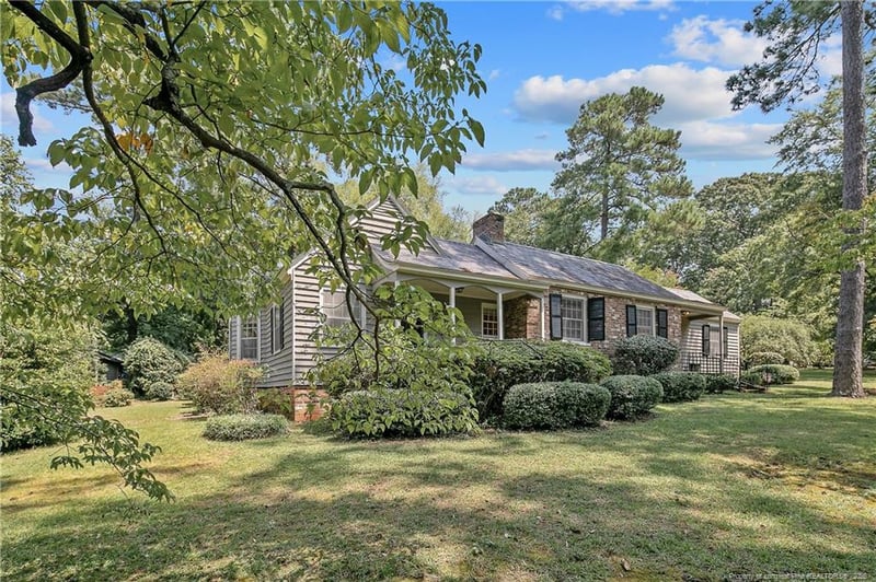 1610 Twin Oak Dr, Fayetteville, NC 28305