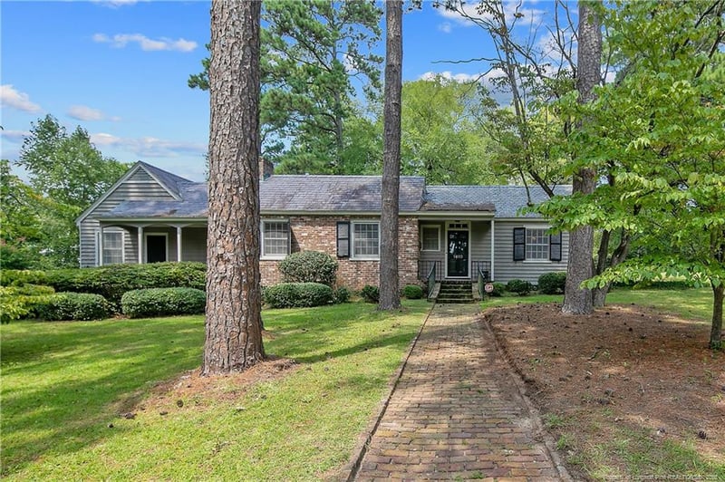 1610 Twin Oak Dr, Fayetteville, NC 28305