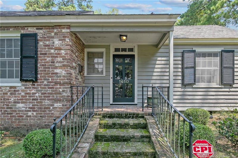 1610 Twin Oak Dr, Fayetteville, NC 28305