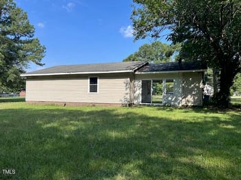 1611 Blue Spring Rd, Fayetteville, NC 28304