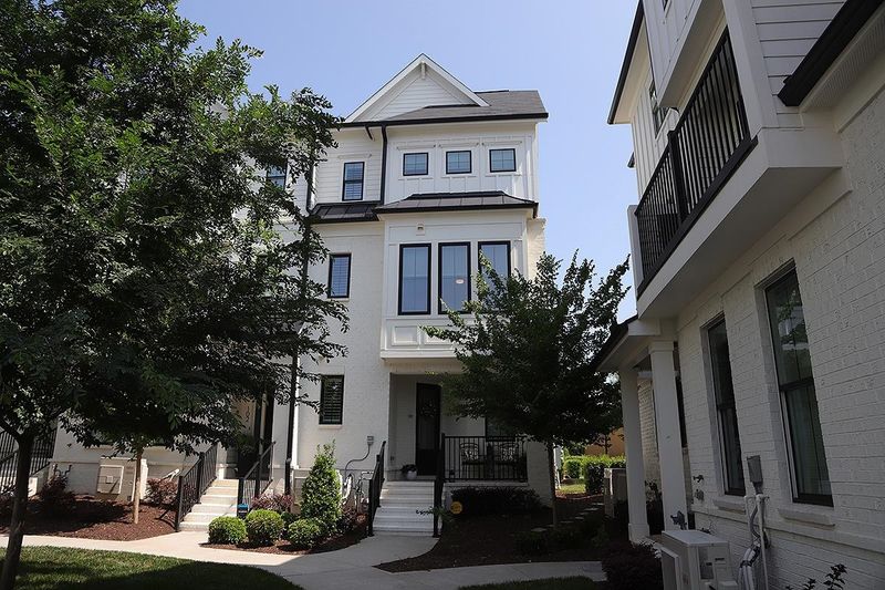 1611 Draper View Loop #101, Raleigh, NC 27608