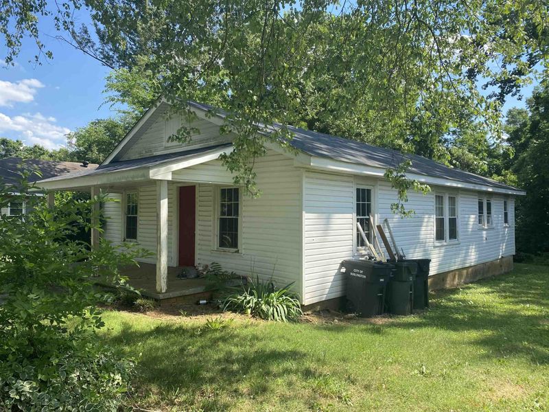 1611 Erwin Ave, Burlington, NC 27217