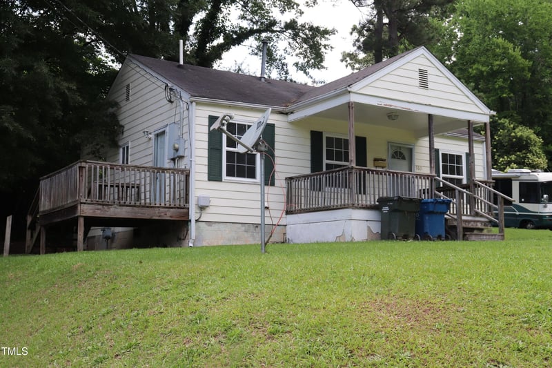 1611 Robinhood Rd, Durham, NC 27701