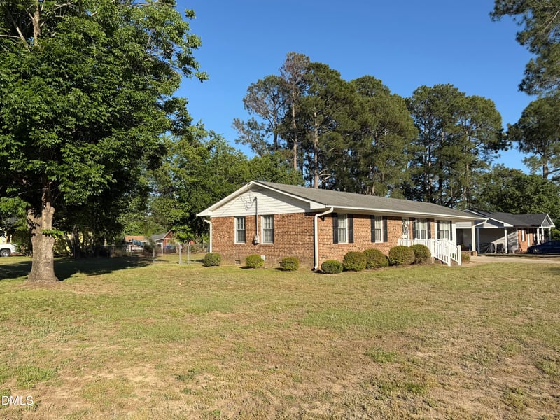 1612 Fairground Rd, Dunn, NC 28334