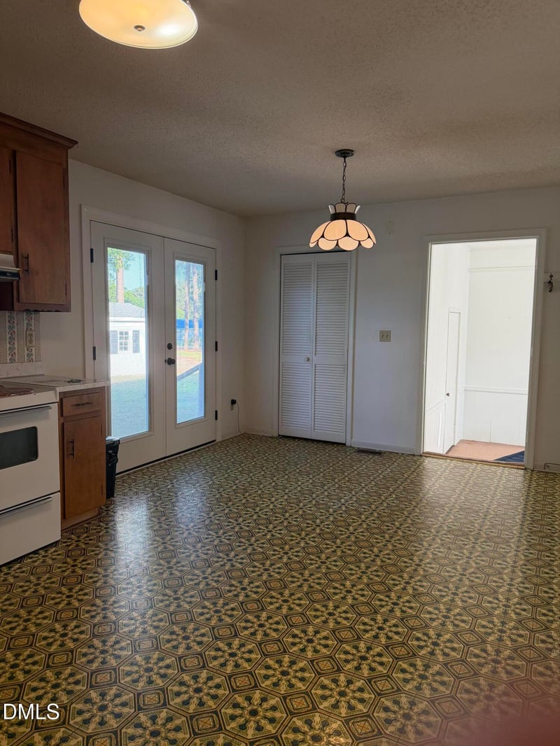 1612 Fairground Rd, Dunn, NC 28334
