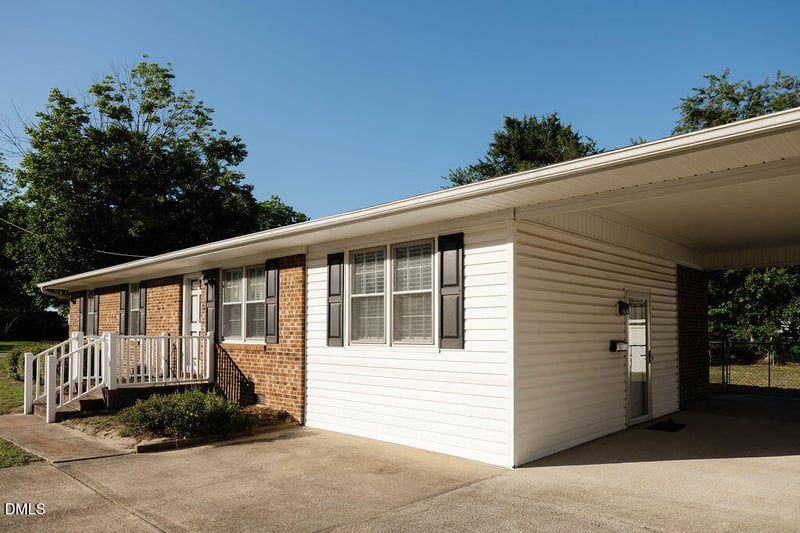 1612 Fairground Rd, Dunn, NC 28334