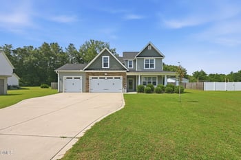 1612 Lizzie Lou Ct, Hope Mills, NC 28348