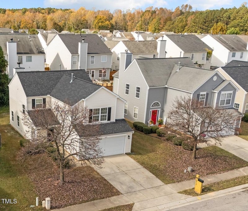 1612 Pebble Ridge Dr, Raleigh, NC 27610