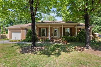 1612 Regency Dr, Burlington, NC 27215