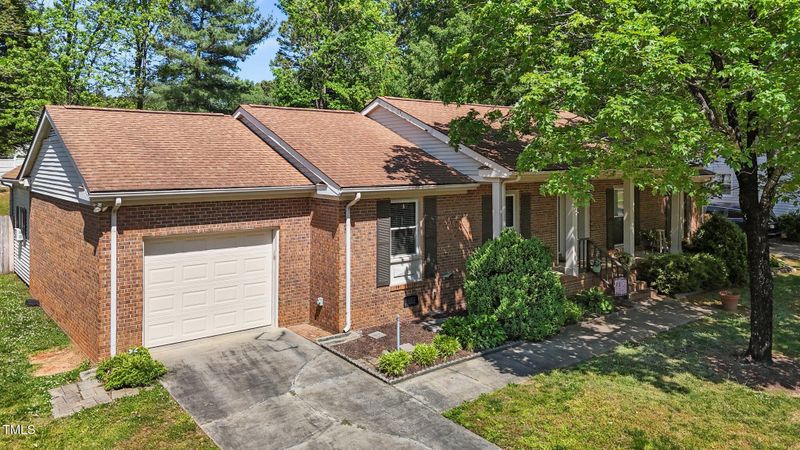 1612 Regency Dr, Burlington, NC 27215