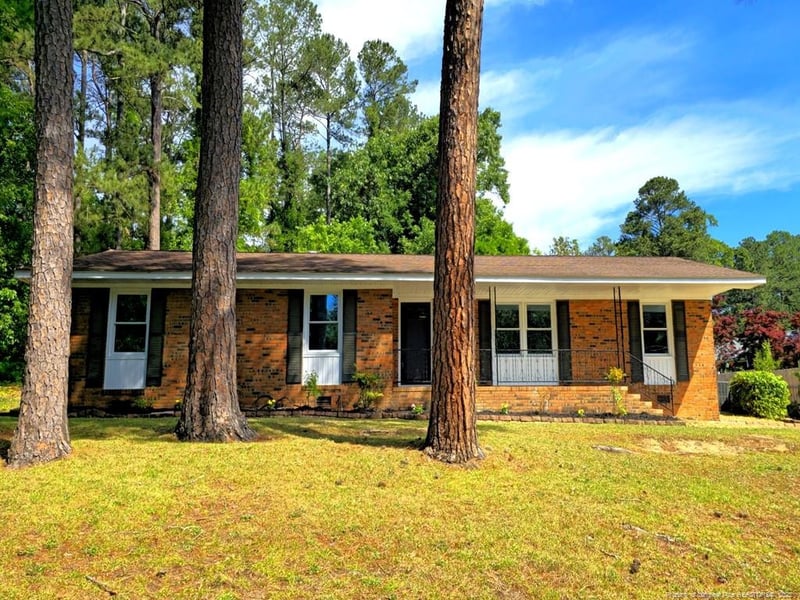 1612 Rogers Dr, Fayetteville, NC 28303