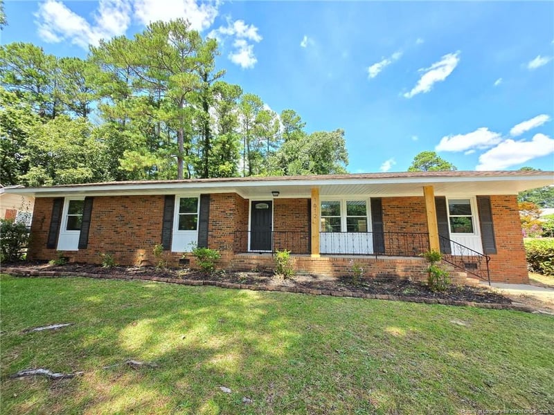 1612 Rogers Dr, Fayetteville, NC 28303