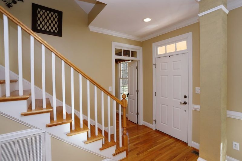 1613 Meadow Ln, Chapel Hill, NC 27516