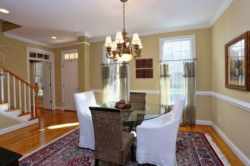1613 Meadow Ln, Chapel Hill, NC 27516