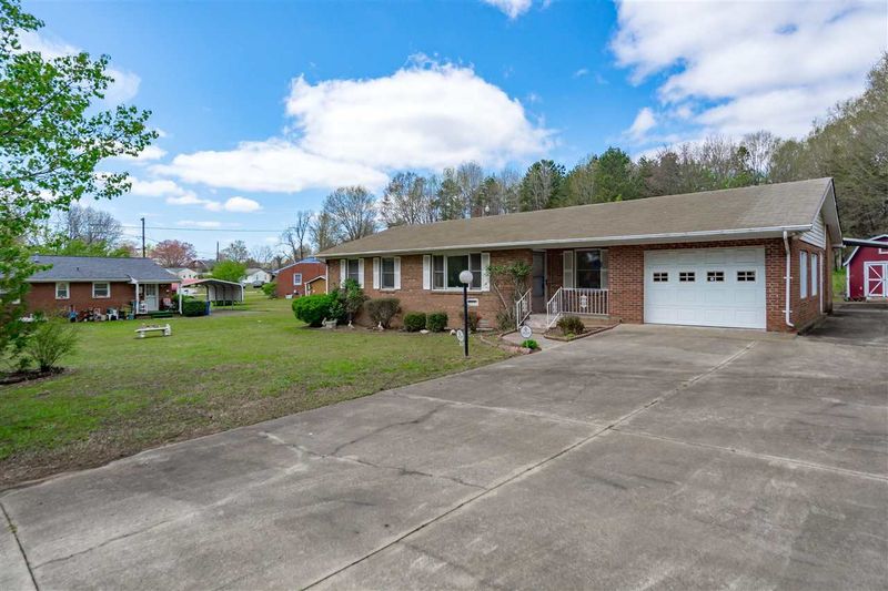 1614 Birch Dr, Burlington, NC 27217
