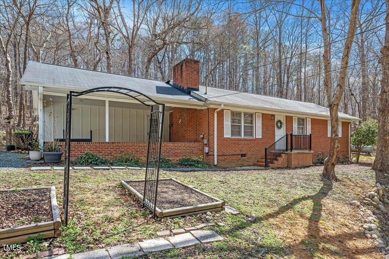 1614 Clearwater Lake Rd, Chapel Hill, NC 27517