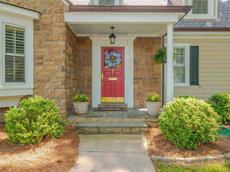 1614 Oberlin Rd, Raleigh, NC 27608