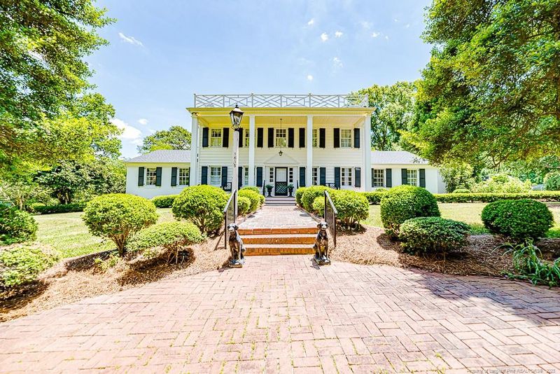 1615 Carthage St, Sanford, NC 27330