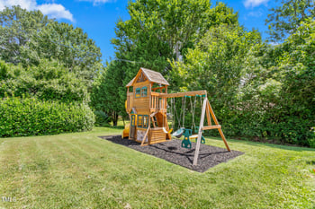 1615 Regency Dr, Burlington, NC 27215