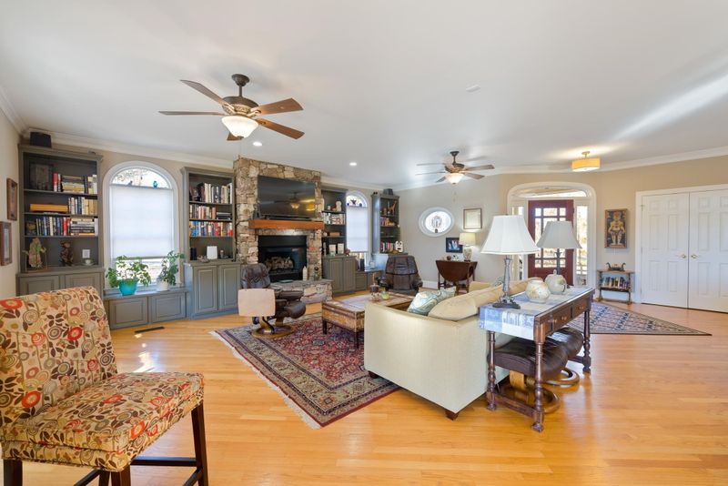 1616 Carl Durham Rd, Chapel Hill, NC 27516