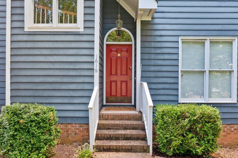 1616 Lethbridge Ct, Raleigh, NC 27606