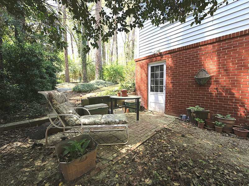 1616 Pineview Dr, Raleigh, NC 27606