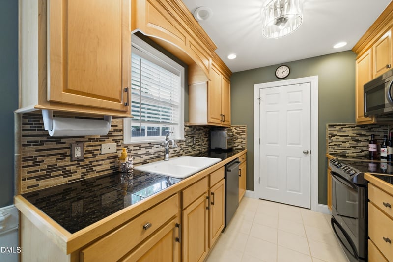 1616 Wet Stone Dr, Fuquay Varina, NC 27526