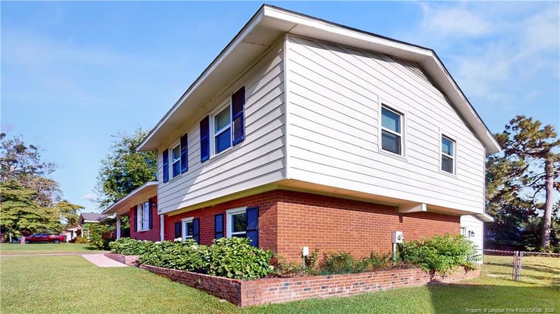 1617 Diplomat Dr, Fayetteville, NC 28304