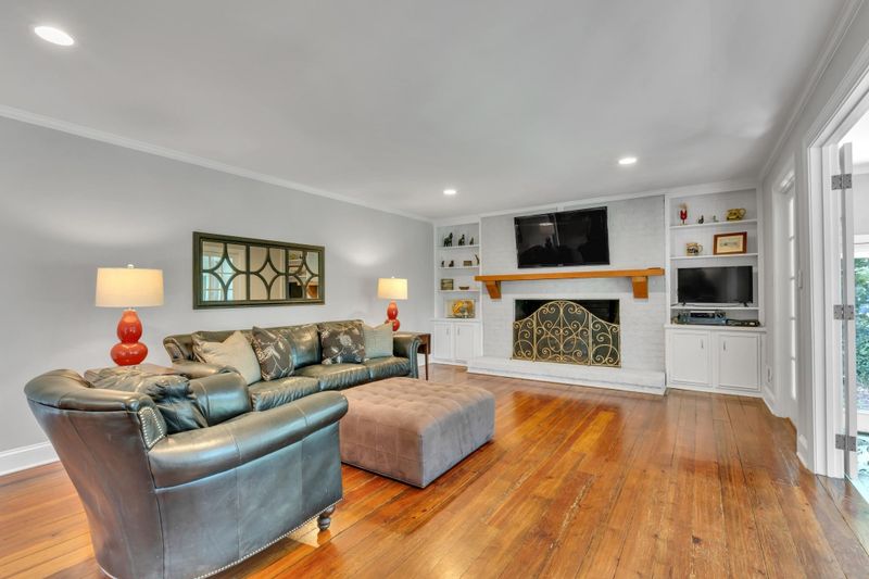 1617 Hunting Ridge Rd, Raleigh, NC 27615