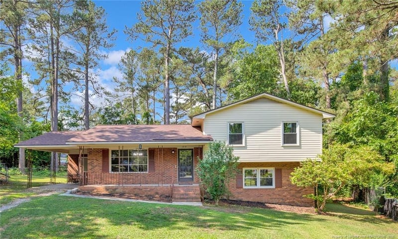 1618 Hickory Ridge Ct, Fayetteville, NC 28304
