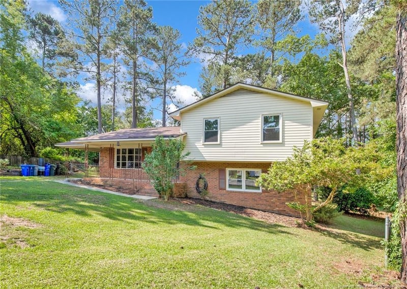1618 Hickory Ridge Ct, Fayetteville, NC 28304