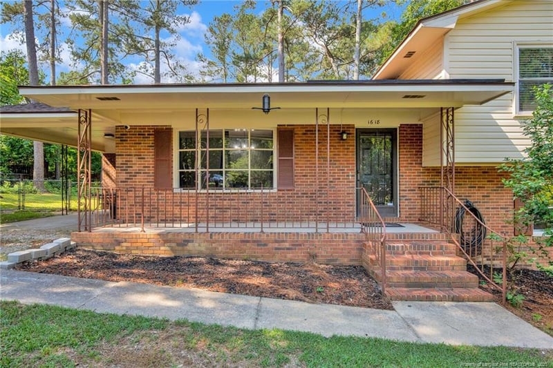 1618 Hickory Ridge Ct, Fayetteville, NC 28304