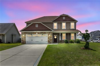 1618 Seattle Slew Ln, Hope Mills, NC 28348