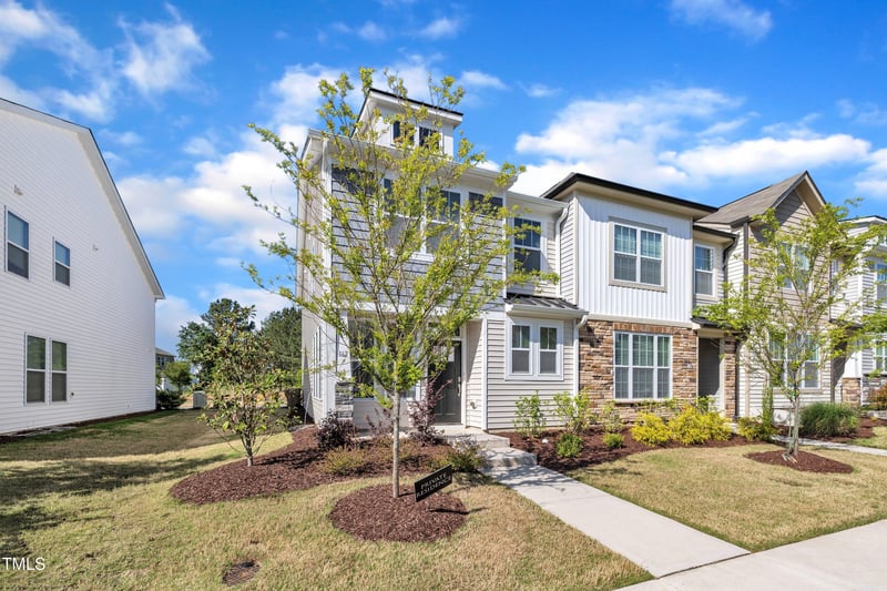 162 Channel Drop Dr, Clayton, NC 27520