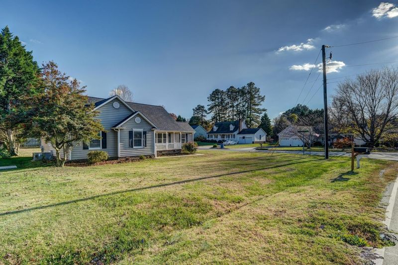 1620 E Little John Ln, Burlington, NC 27217