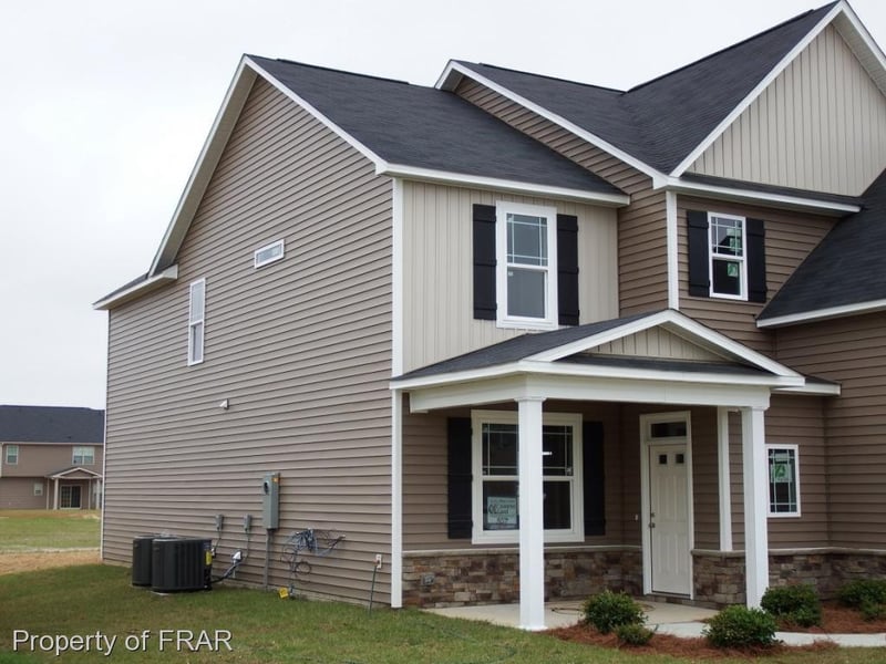 1620 Man O War Dr, Hope Mills, NC 28314