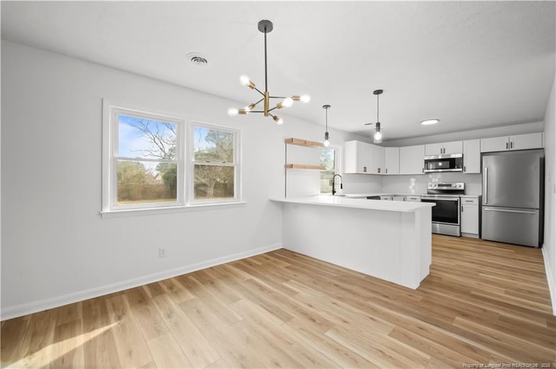 1621 Grandview Dr, Fayetteville, NC 28314