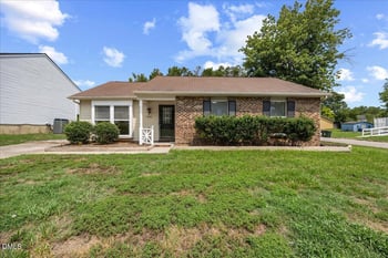 1621 River Knoll Dr, Raleigh, NC 27610