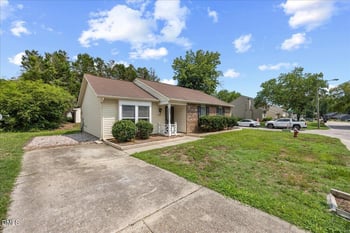 1621 River Knoll Dr, Raleigh, NC 27610