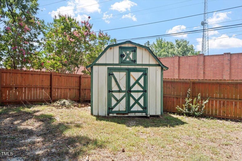 1621 Seminole Trl, Raleigh, NC 27609