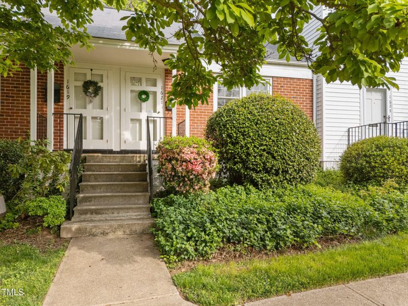 1621 Sutton Dr, Raleigh, NC 27605