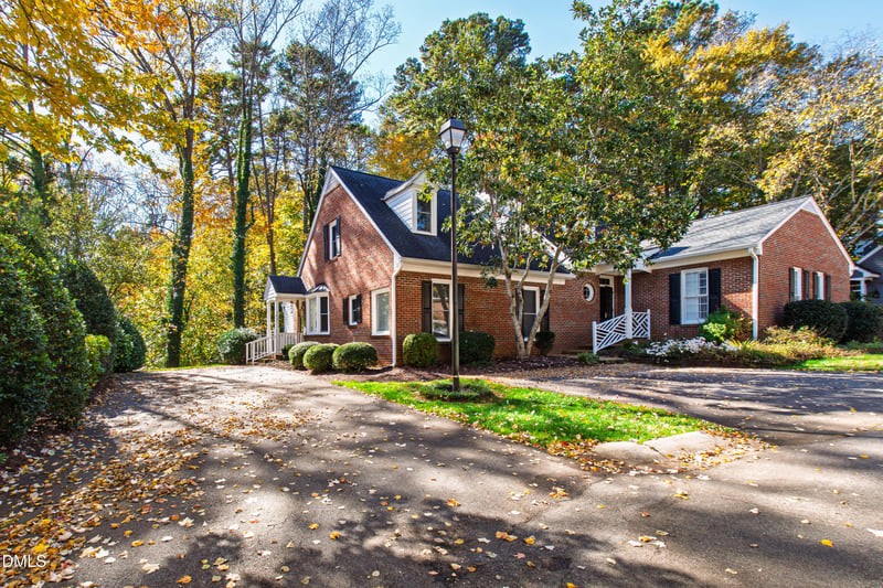 1621 Village Glenn Dr, Raleigh, NC 27612